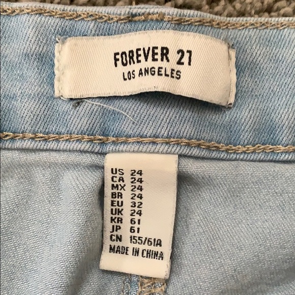 Denim shorts from Forever 21 - Picture 4 of 5